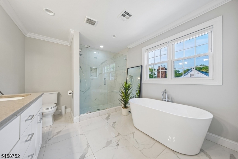 9 Burnet Hill Rd Property Photo 27