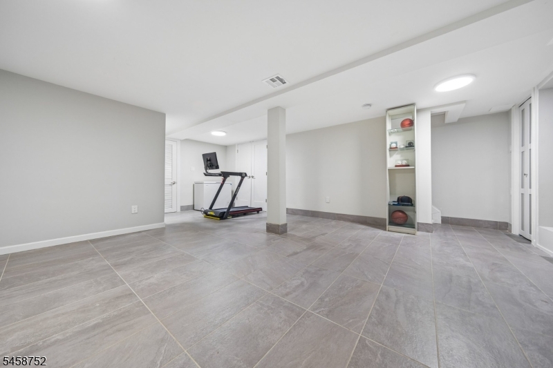 9 Burnet Hill Rd Property Photo 38