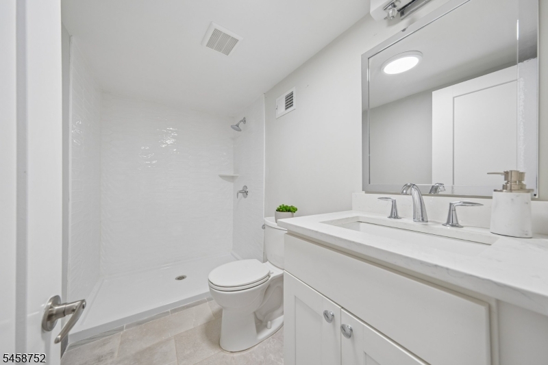 9 Burnet Hill Rd Property Photo 40