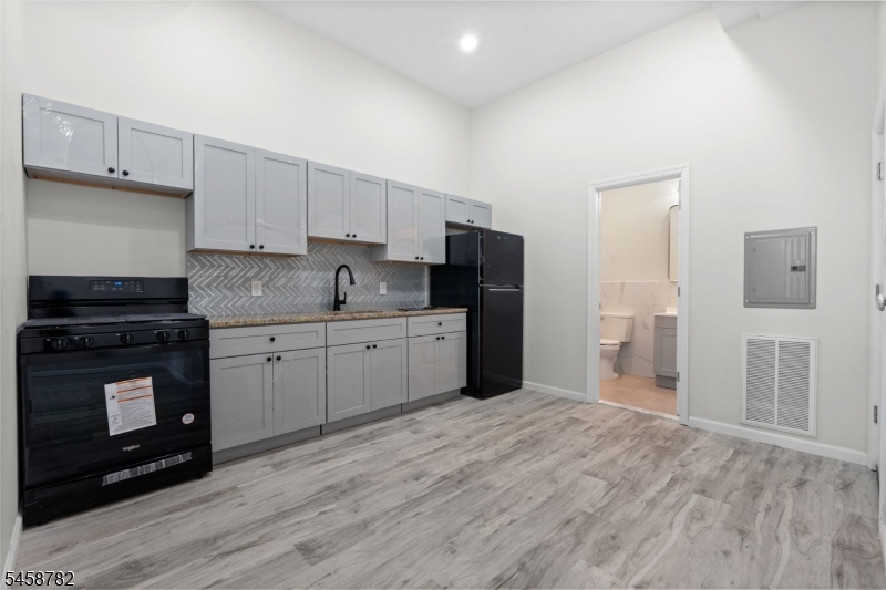 90 Broadway 2 Property Photo 3