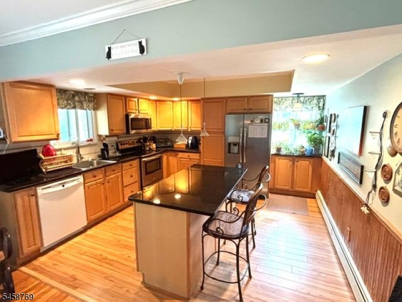 30 Woodlawn Ter Property Photo 5