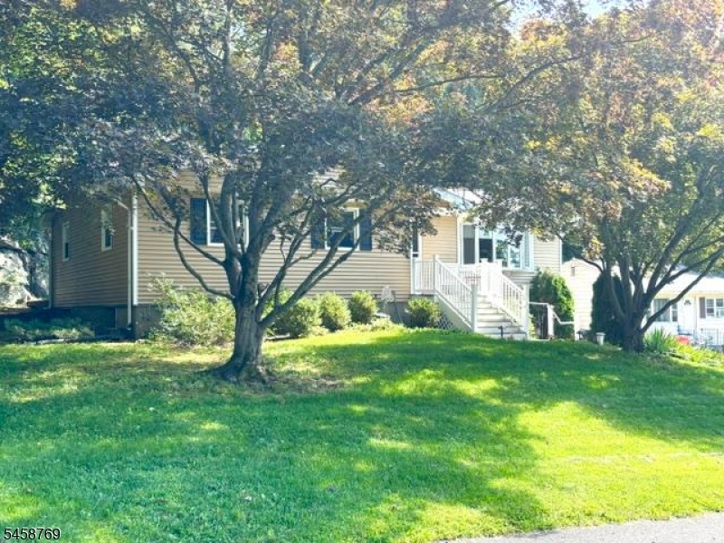 30 Woodlawn Ter Property Photo 8