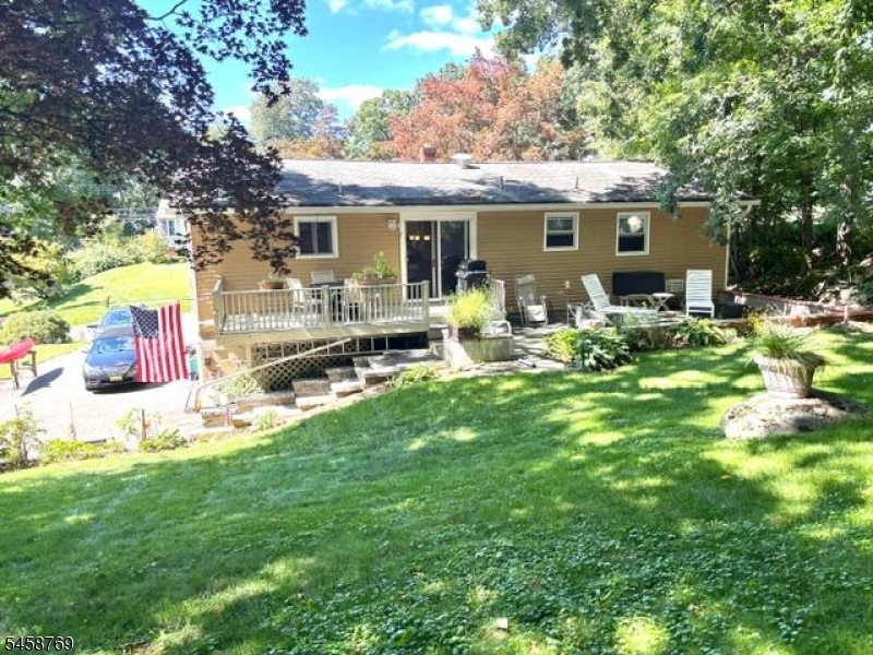 30 Woodlawn Ter Property Photo 9