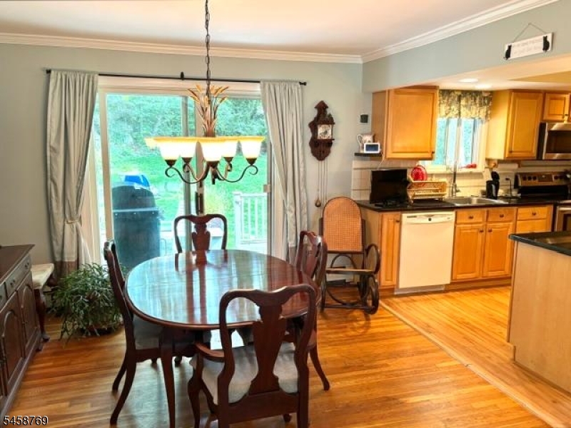 30 Woodlawn Ter Property Photo 11