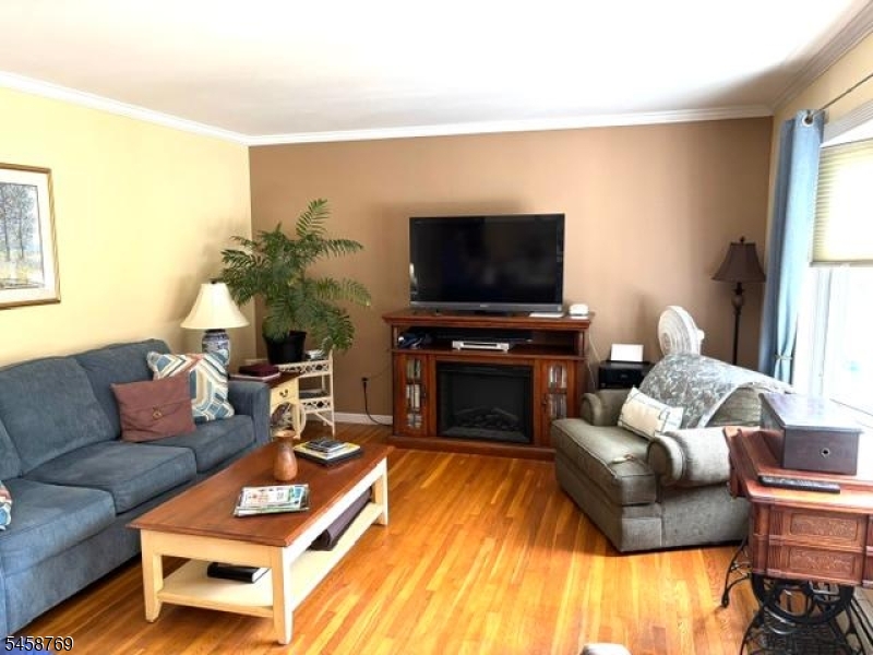30 Woodlawn Ter Property Photo 12