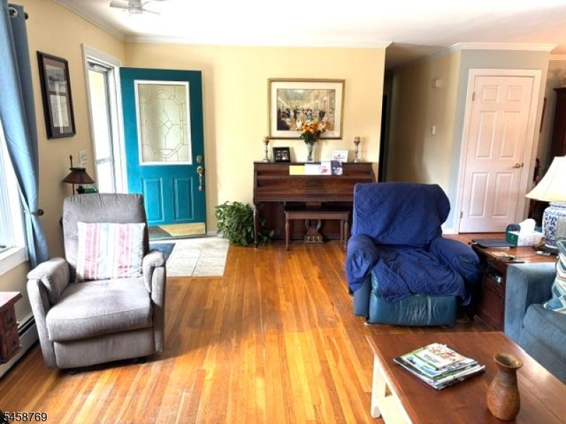 30 Woodlawn Ter Property Photo 13