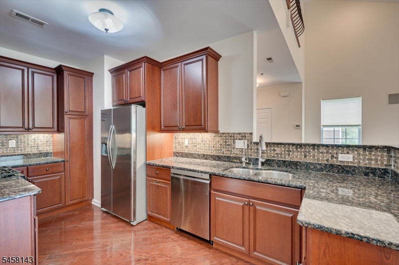 27 Taft Ln Property Photo 16