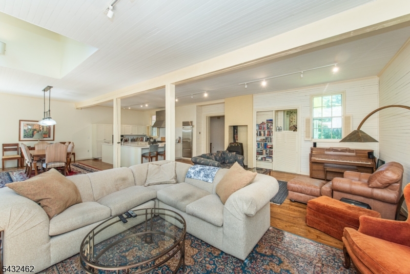 35 Colles Ave Property Photo 6