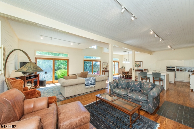 35 Colles Ave Property Photo 10