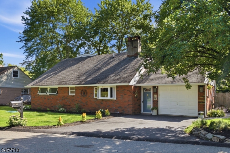 49 Oslo Dr Property Photo 2