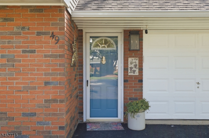 49 Oslo Dr Property Photo 3
