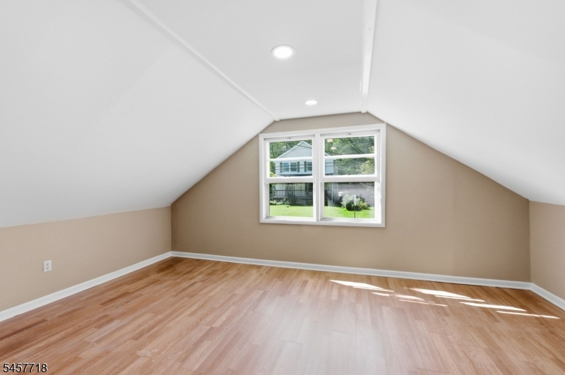 49 Oslo Dr Property Photo 28