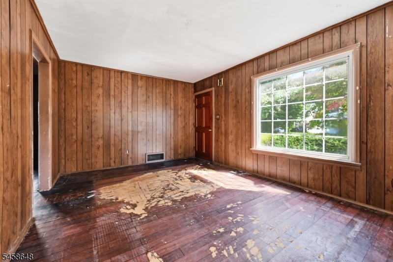 588 Quinton Ave Property Photo 4