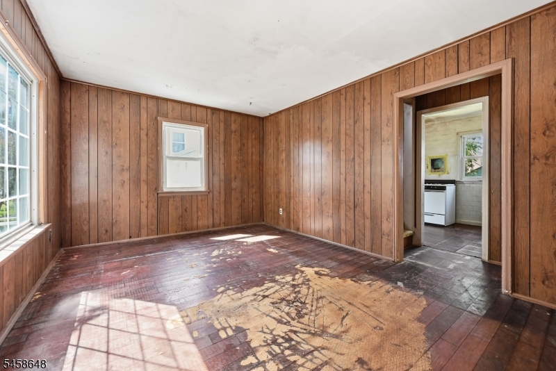 588 Quinton Ave Property Photo 5