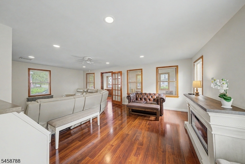 16 Jaqui Ave Property Photo 6