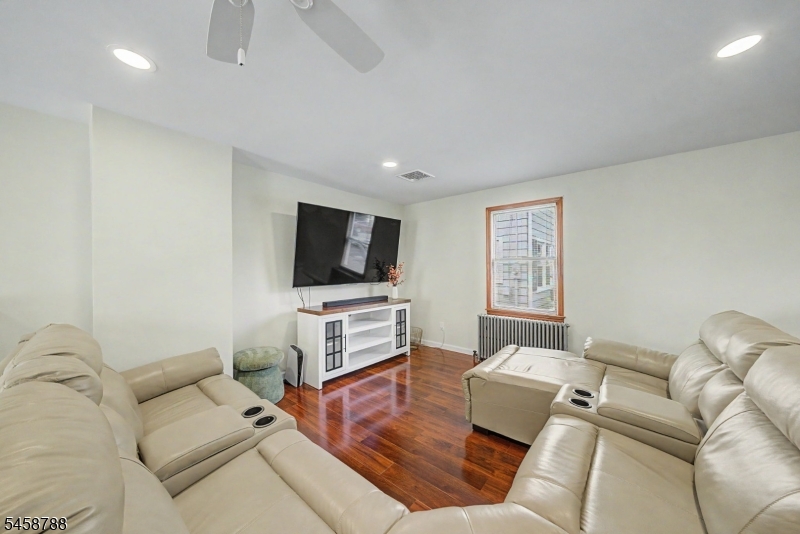 16 Jaqui Ave Property Photo 7