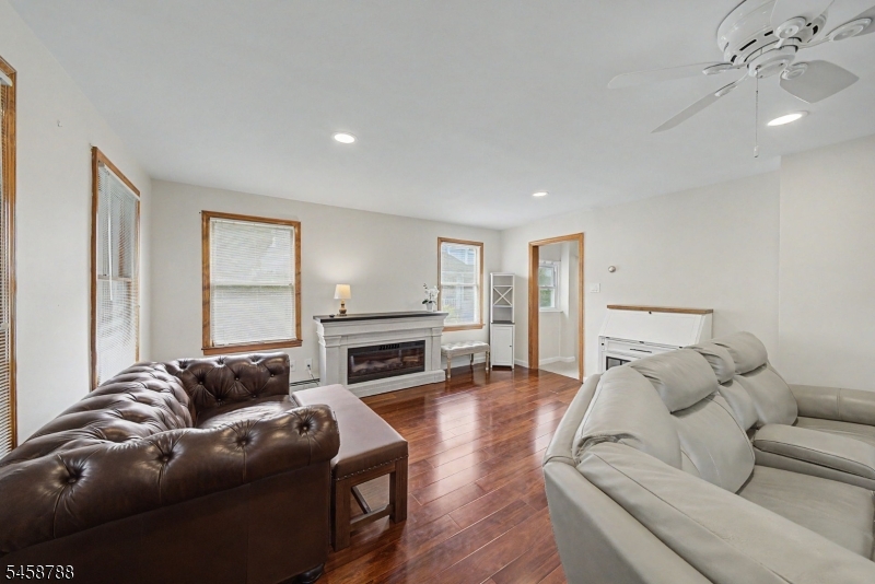 16 Jaqui Ave Property Photo 8