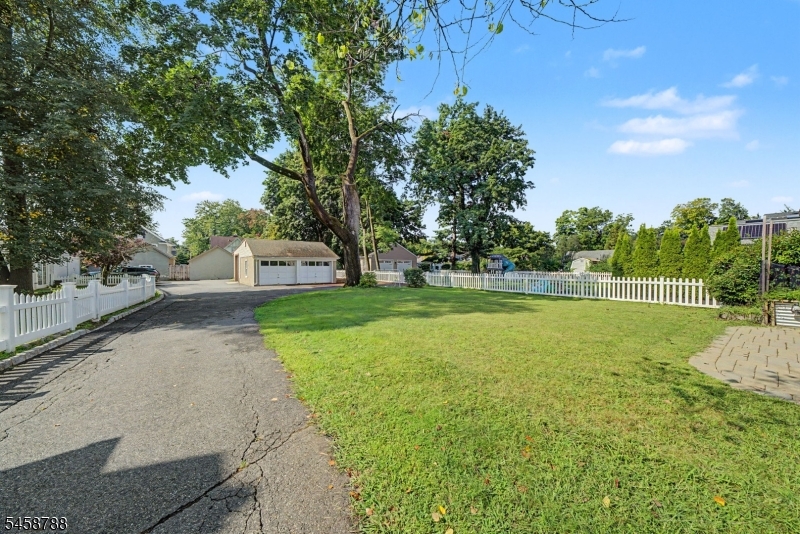 16 Jaqui Ave Property Photo 24