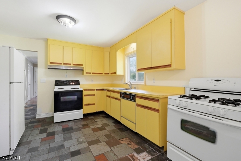 14 Ford Hill Rd Property Photo 10