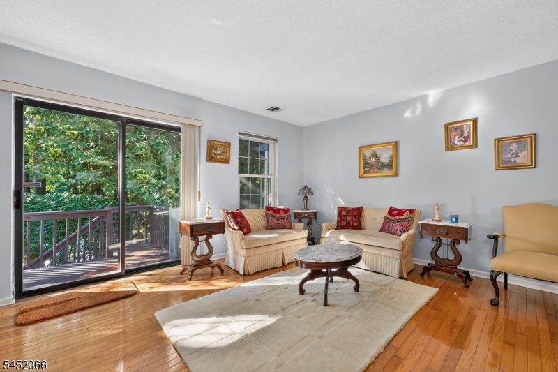 1 Amy Ct Property Photo 2