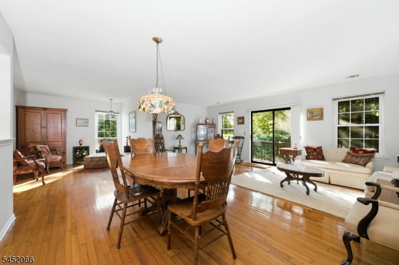 1 Amy Ct Property Photo 4