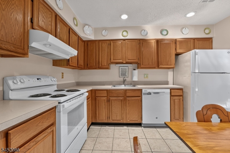 1 Amy Ct Property Photo 8