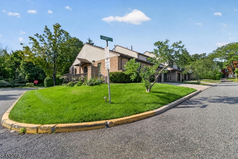 1 Amy Ct Property Photo 18