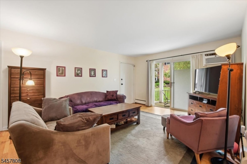 320 South St E Property Photo 6