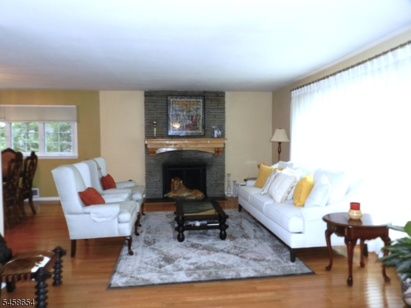 2 Koewing Pl Property Photo 2