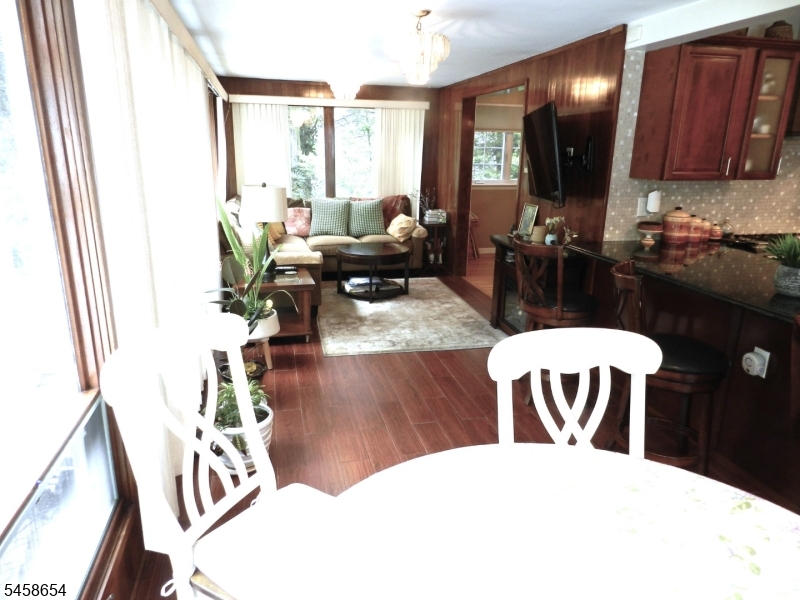 2 Koewing Pl Property Photo 9