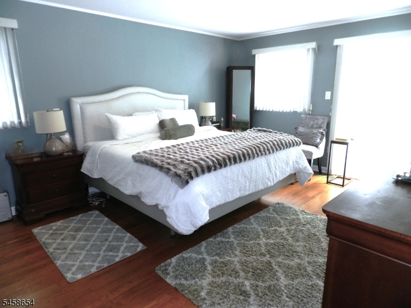 2 Koewing Pl Property Photo 12