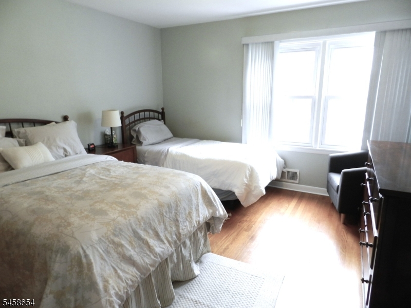 2 Koewing Pl Property Photo 14