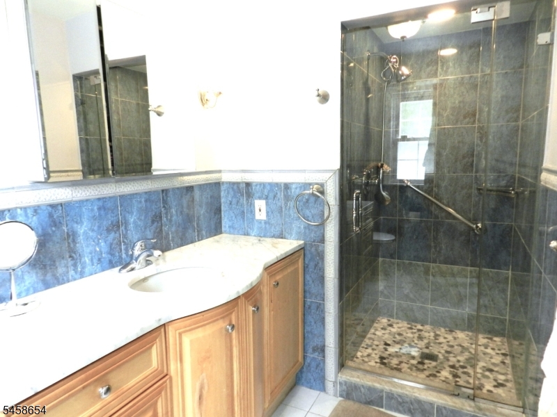 2 Koewing Pl Property Photo 15
