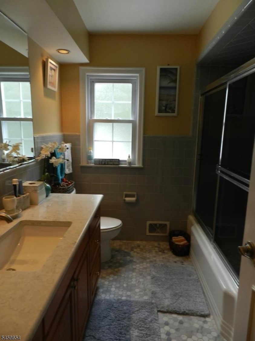 2 Koewing Pl Property Photo 16