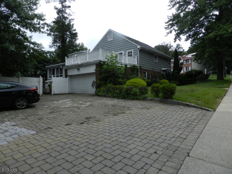 2 Koewing Pl Property Photo 38