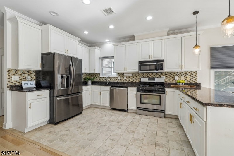 1627 Broad St Property Photo 16