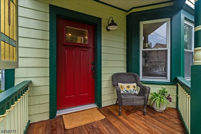 7 Hazelwood Rd Property Photo 2