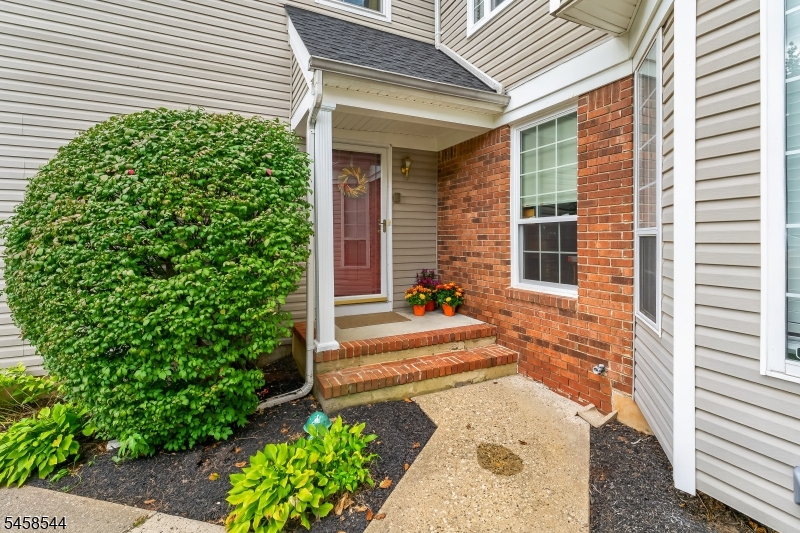 195 Teasel Court Property Photo 2