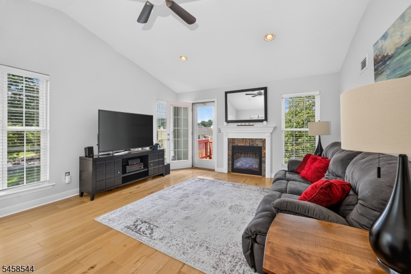 195 Teasel Court Property Photo 4