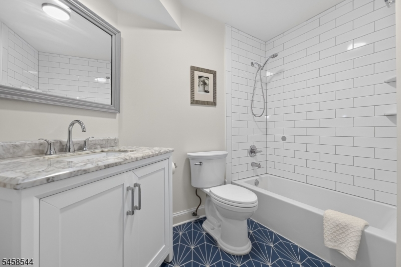 195 Teasel Court Property Photo 14