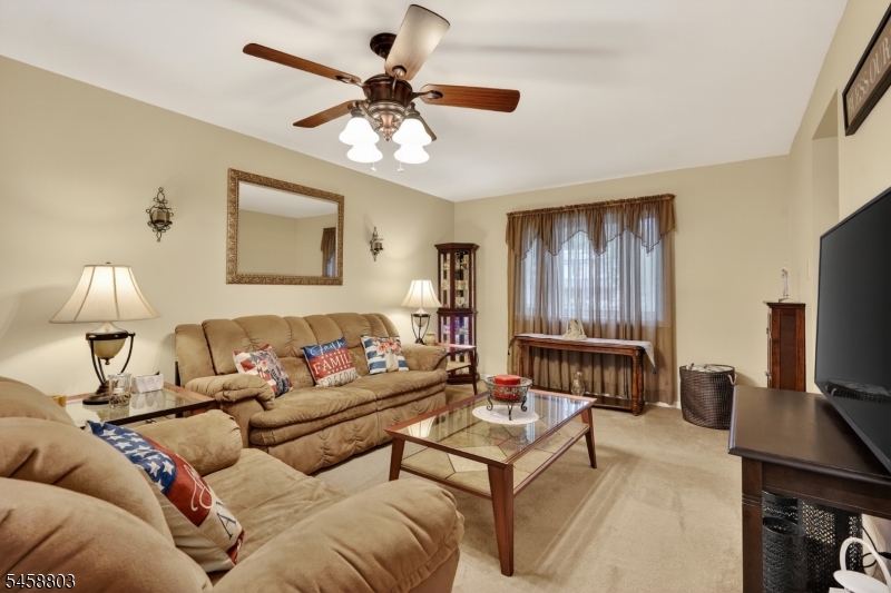 100 Coachman Dr Property Photo 13