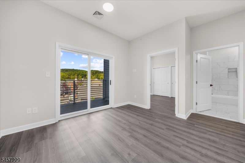 1 Main St 1a Property Photo 6