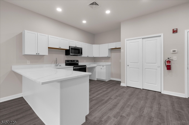1 Main St 1a Property Photo 30