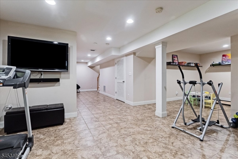 308 N Scotch Plains Ave Property Photo 24