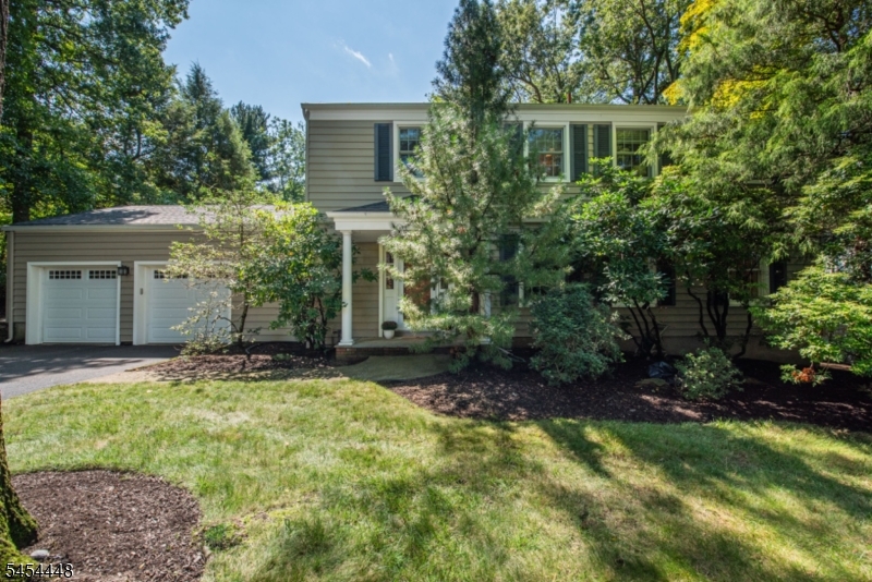 2 Midvale Ave Property Photo 1