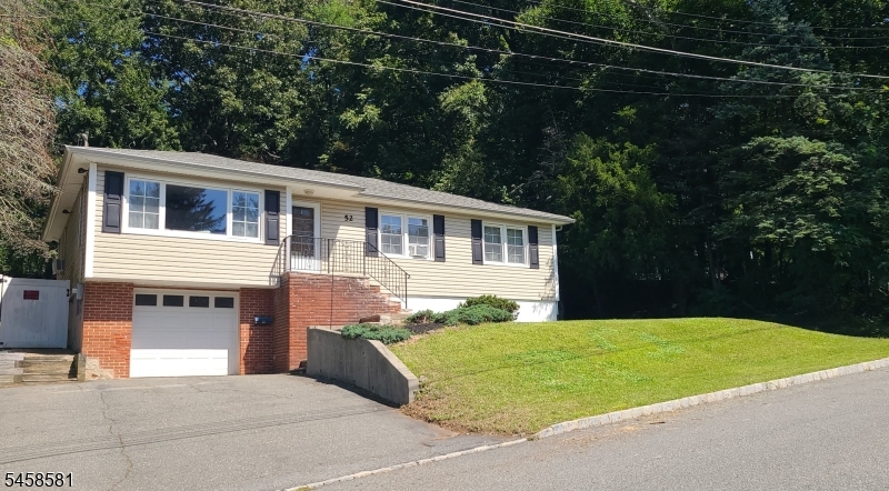 52 Hillside Ave Property Photo 3