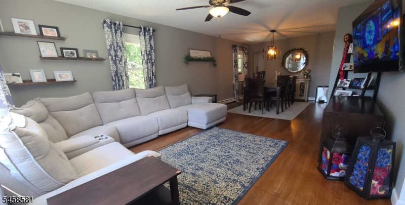 52 Hillside Ave Property Photo 5