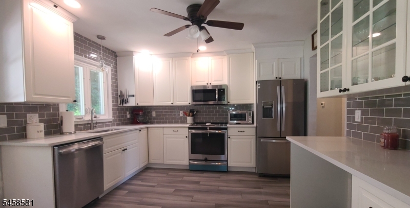 52 Hillside Ave Property Photo 9