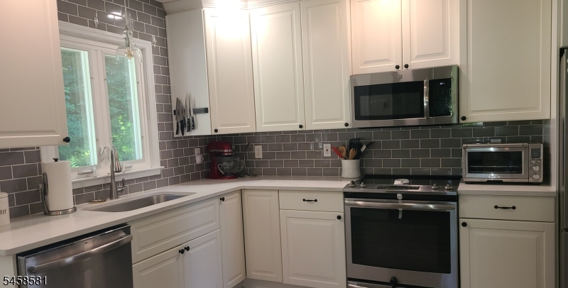 52 Hillside Ave Property Photo 11