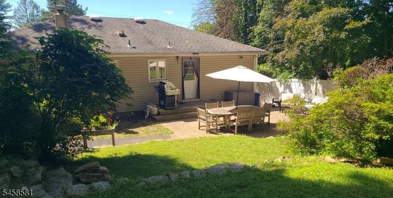 52 Hillside Ave Property Photo 27